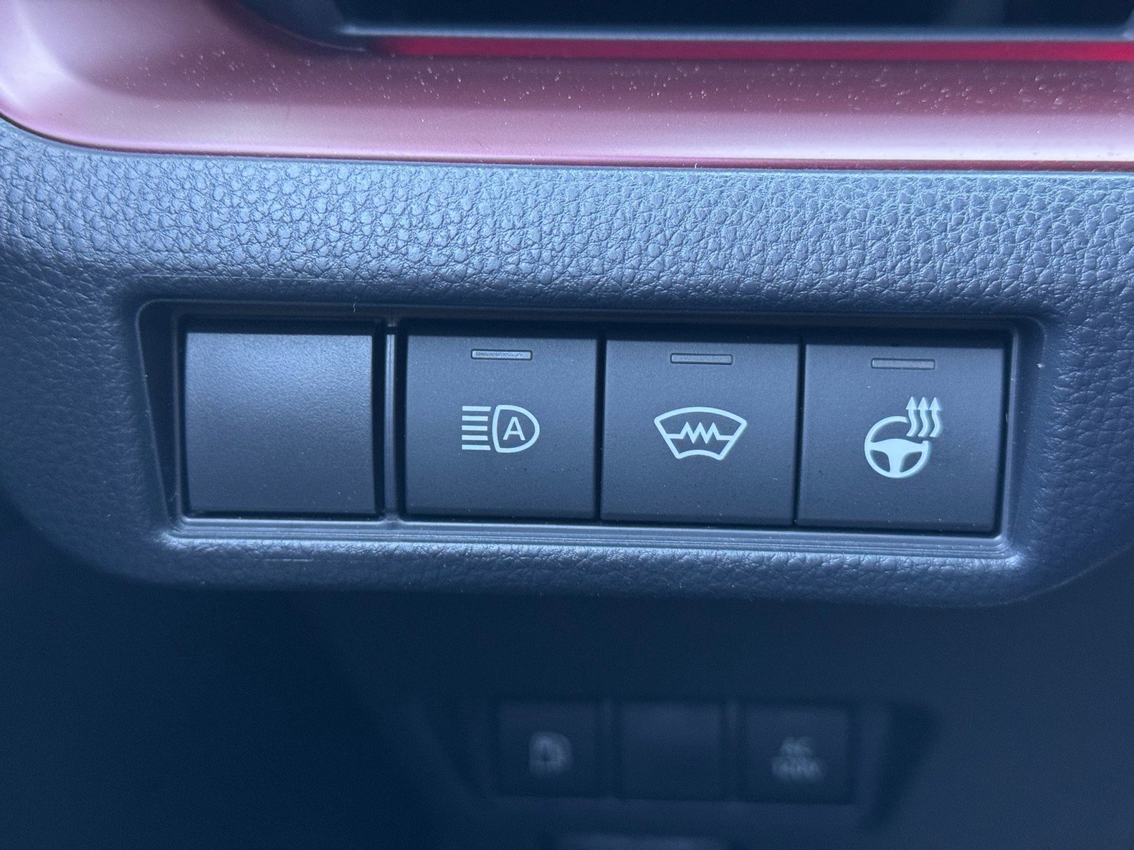 Used 2025 Toyota Prius Plug-In Hybrid XSE FWD image 16