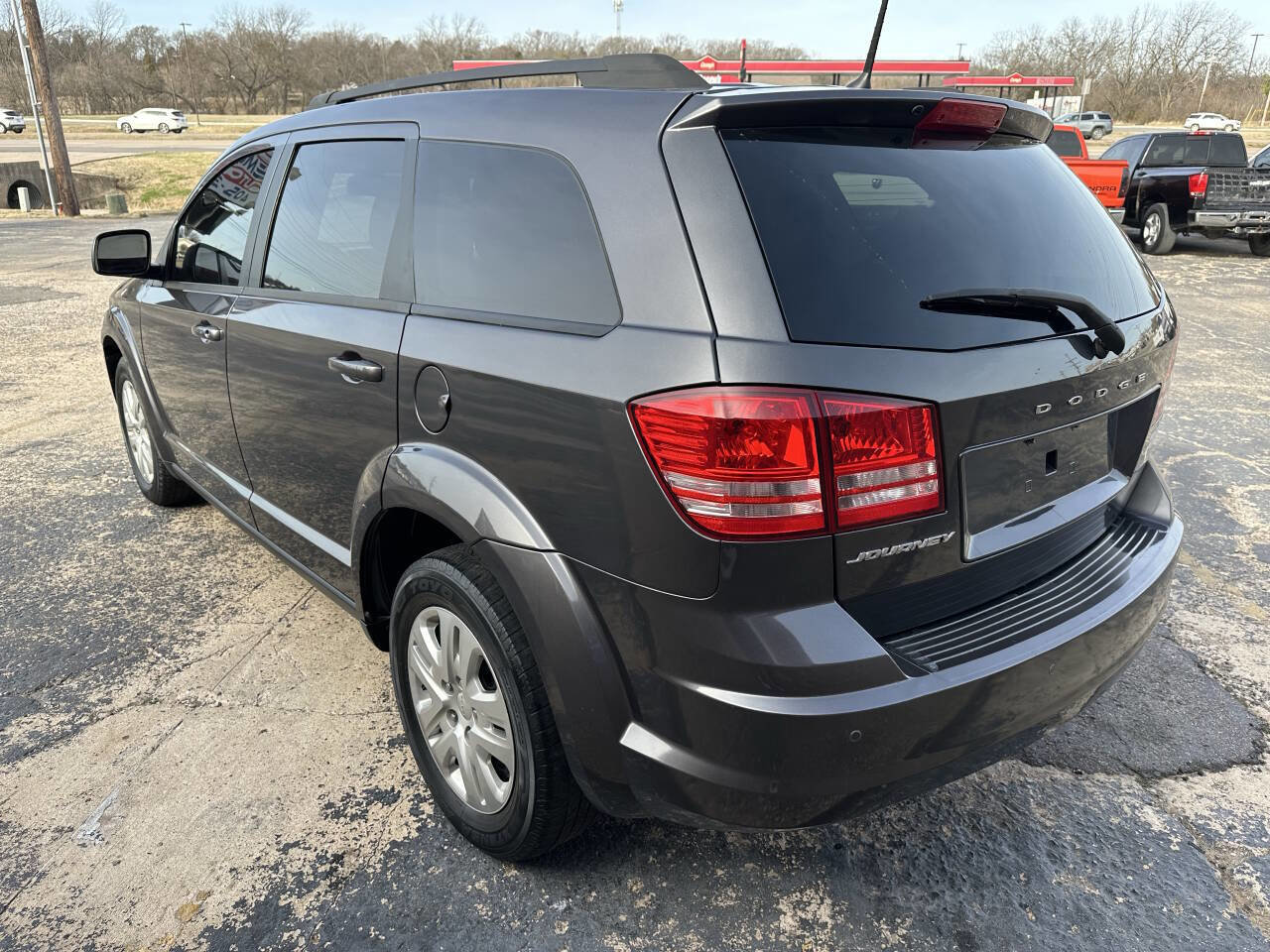 Used 2020 Dodge Journey SE FWD image 7