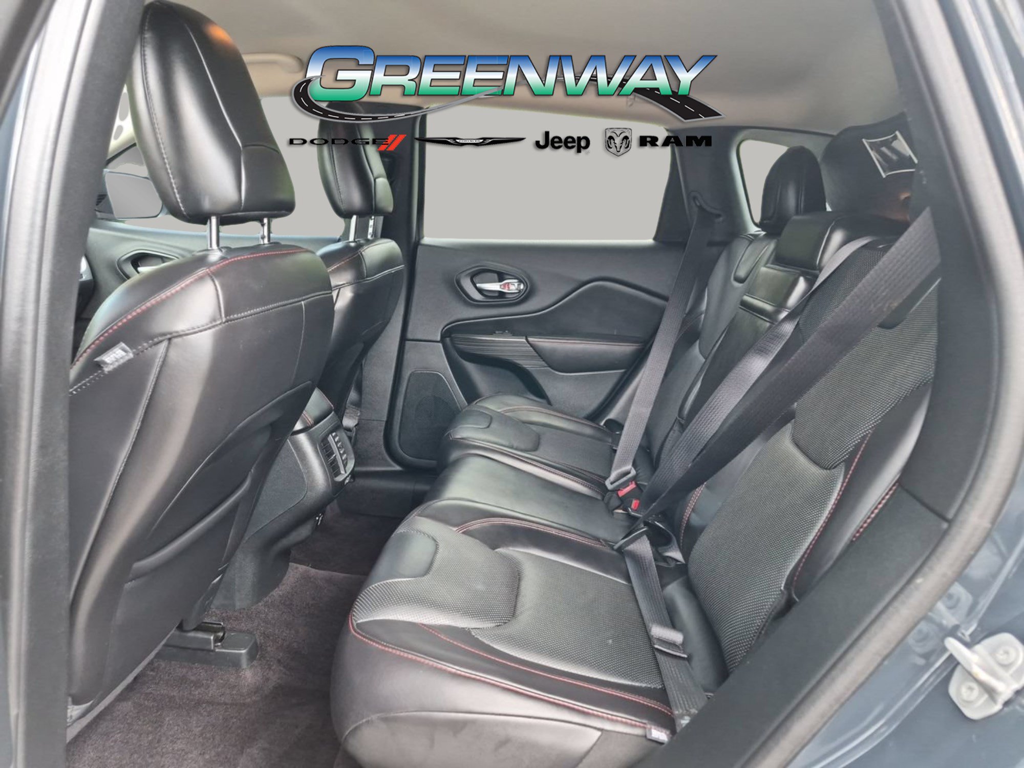 Used 2016 Jeep Cherokee Trailhawk w/ Leather Interior Group AWD/4WD image 16