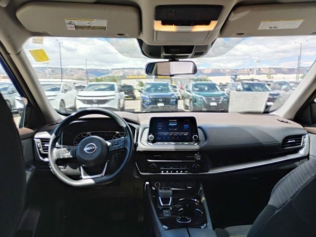 Used 2023 Nissan Rogue SV AWD/4WD image 13