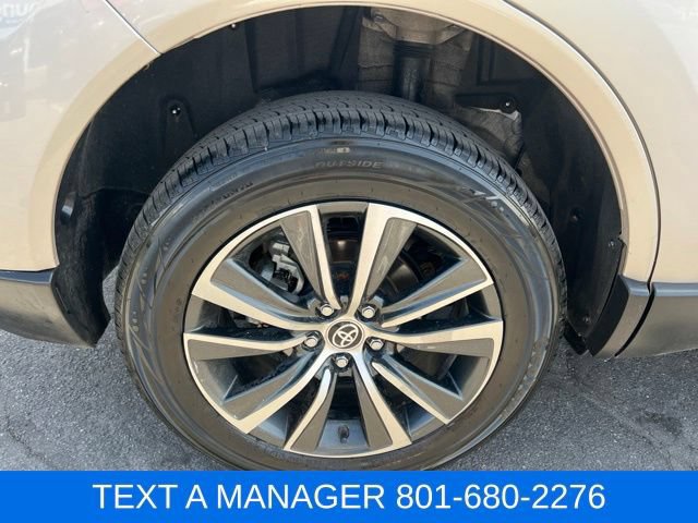 Used 2024 Toyota Venza LE AWD/4WD image 6