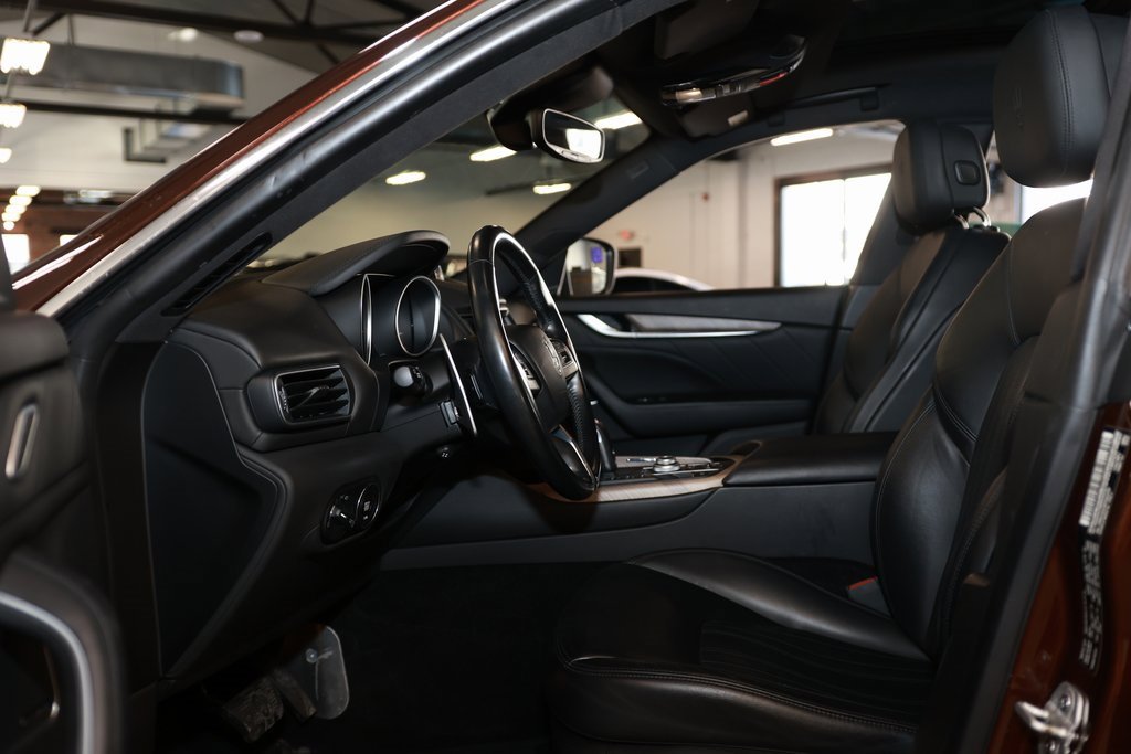 Used 2019 Maserati Levante GranLusso image 10