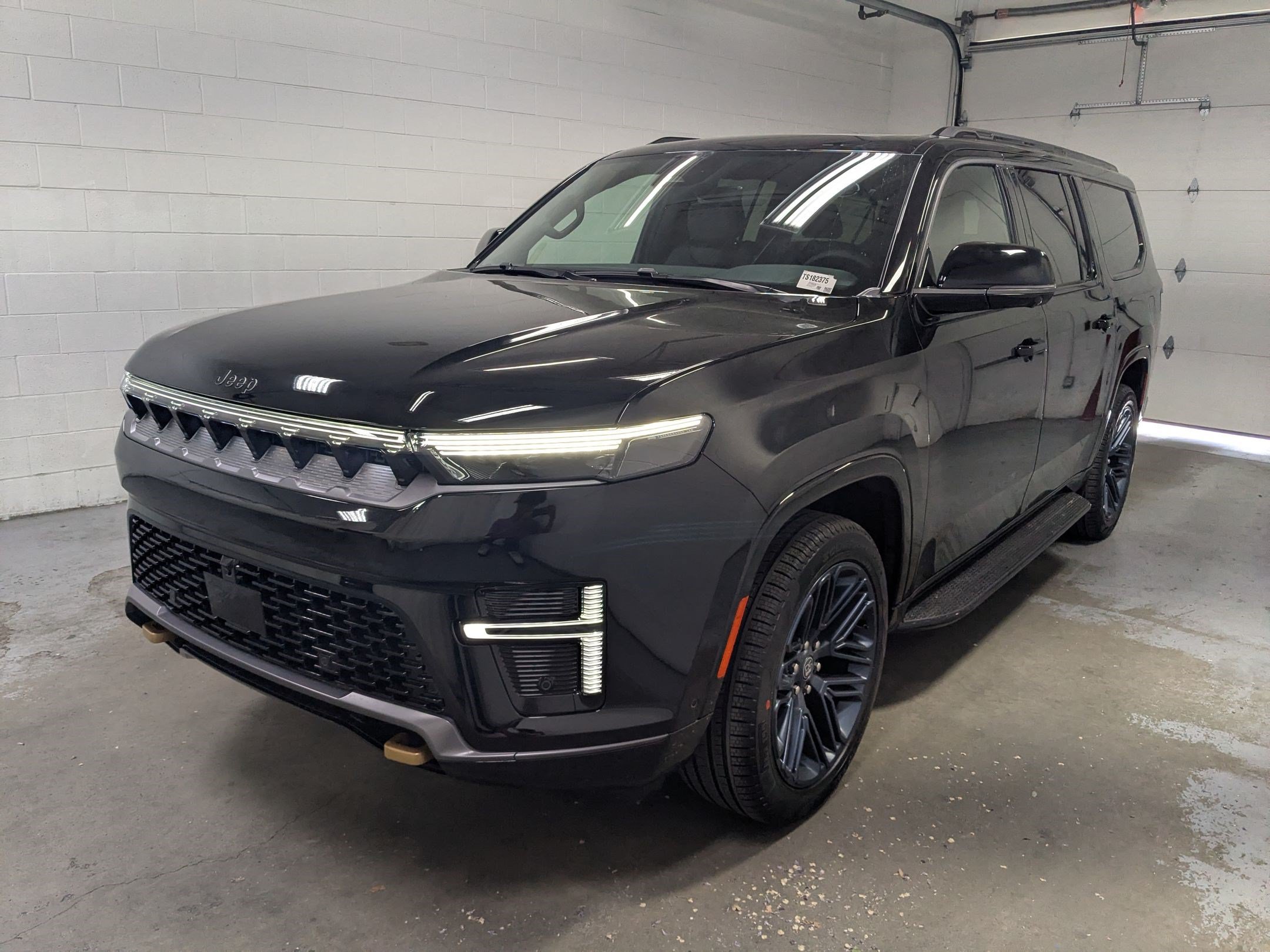 New 2026 Jeep Grand Wagoneer L 4WD image 10