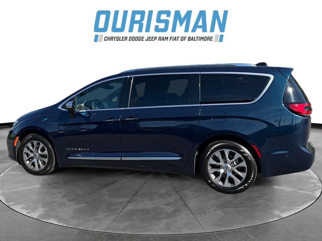 Used 2023 Chrysler Pacifica Pinnacle FWD image 3