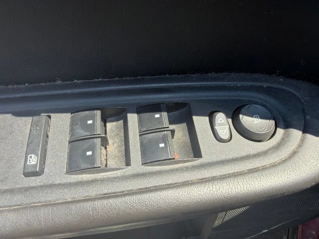 Used 2010 Chevrolet Traverse LT FWD image 18