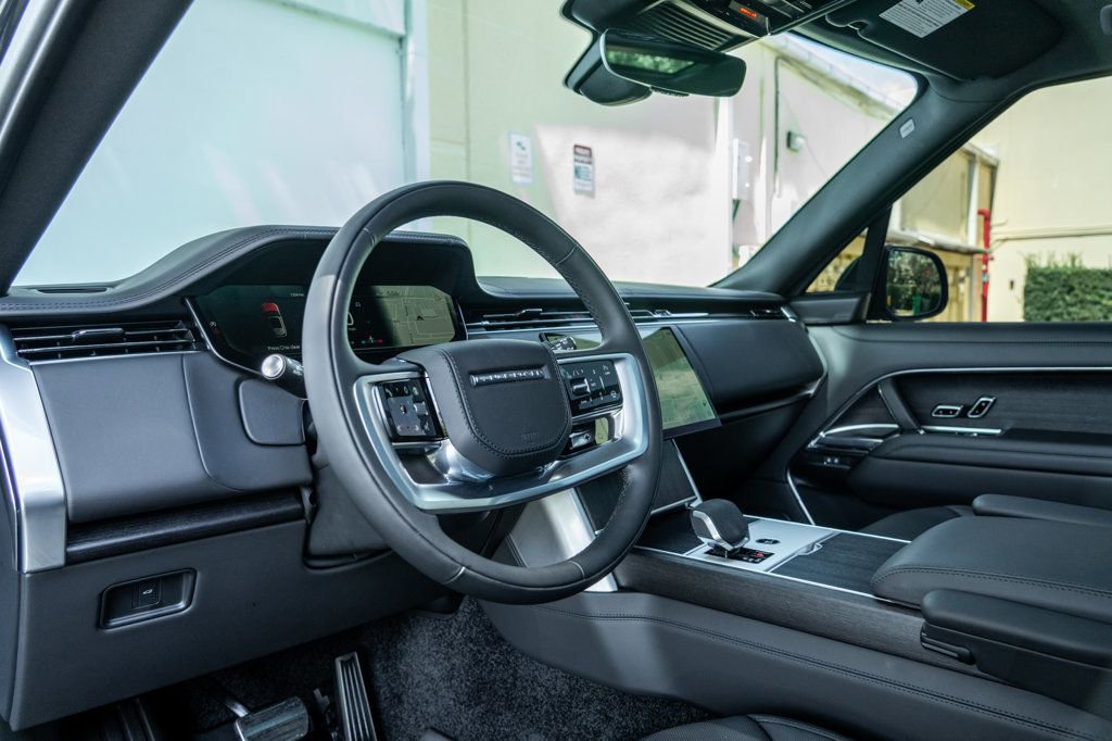 Used 2026 Land Rover Range Rover SE image 15