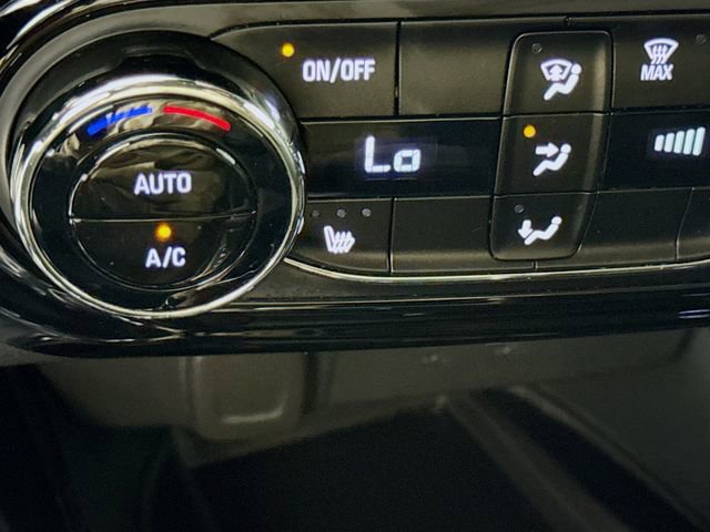 Used 2025 Chevrolet Trax RS w/ Sunroof Package FWD image 19