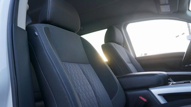 Used 2024 Nissan Titan SV w/ SV Convenience Package image 49
