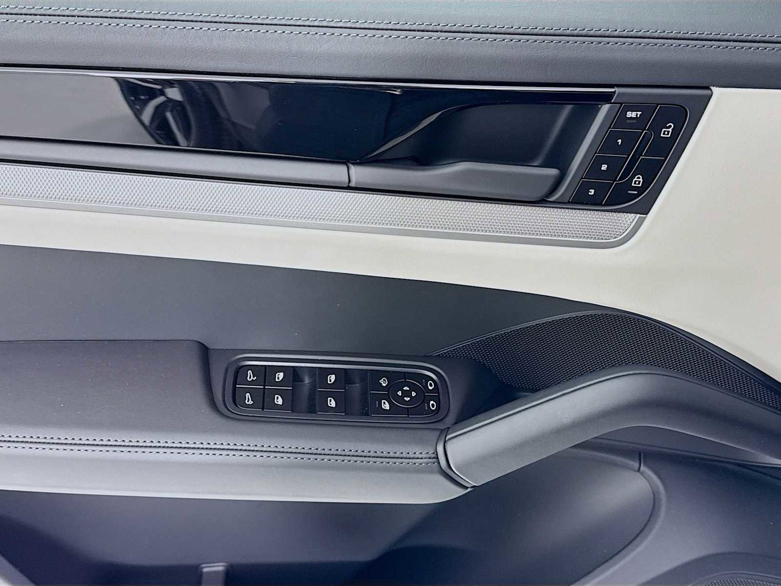 New 2026 Porsche Cayenne Coupe image 11