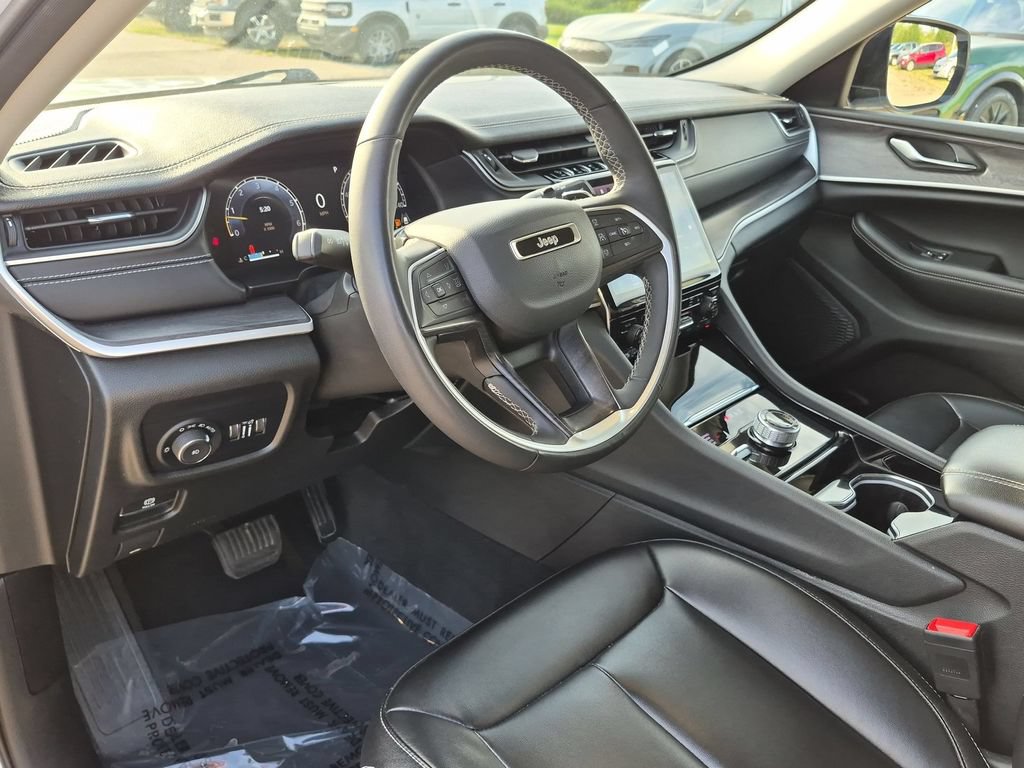 Used 2023 Jeep Grand Cherokee L Limited AWD/4WD image 14