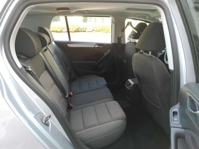 Used 2012 Volkswagen Golf 4-Door FWD image 24