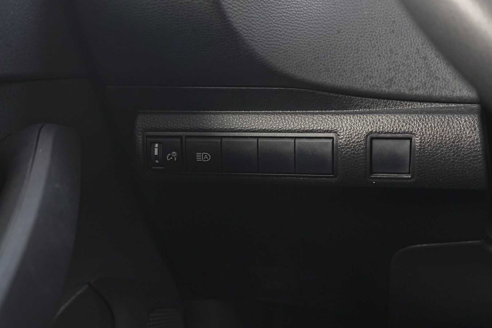 Used 2021 Toyota Corolla LE FWD image 26