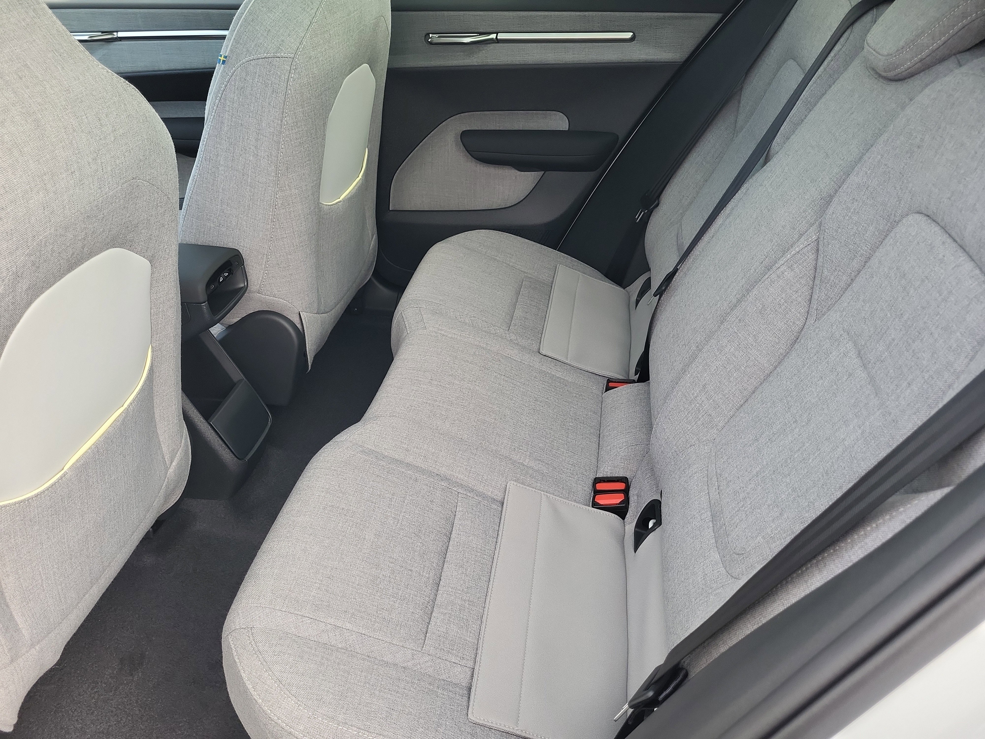 New 2025 Volvo EX30 Ultra w/ Climate Package image 18