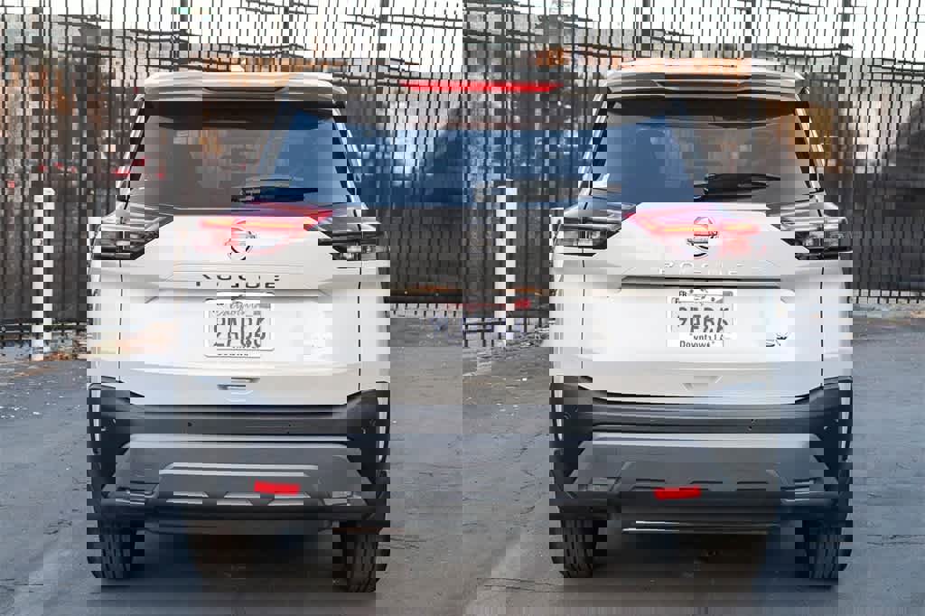 Used 2023 Nissan Rogue SV image 7