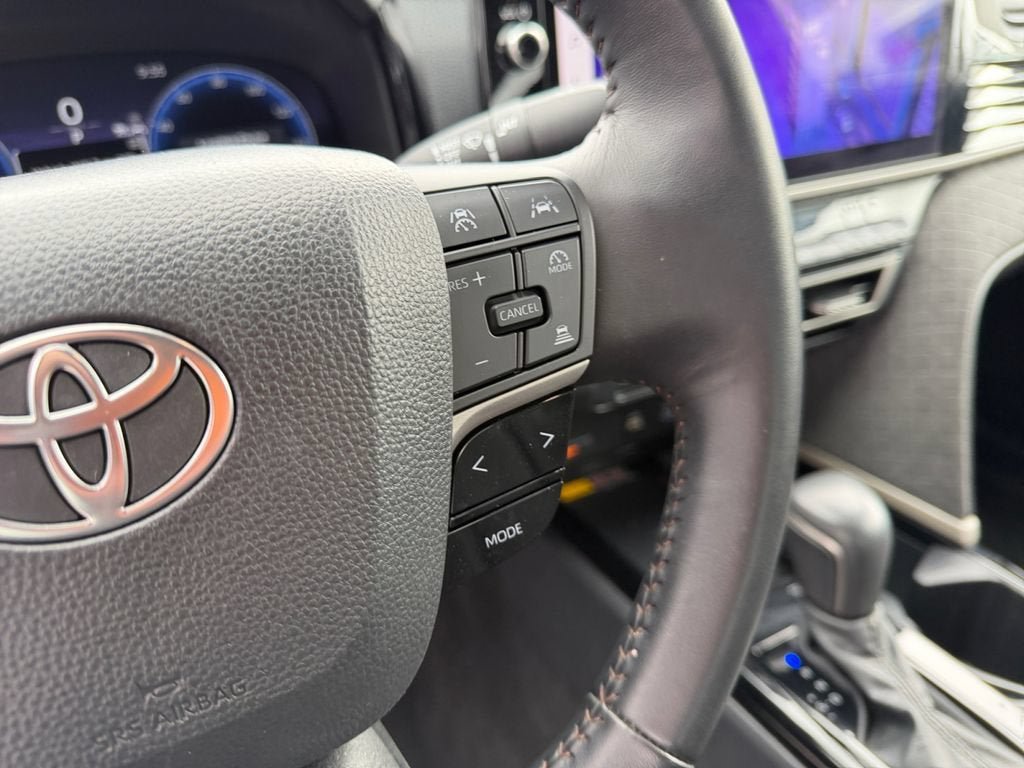 Used 2025 Toyota Camry XLE FWD image 16