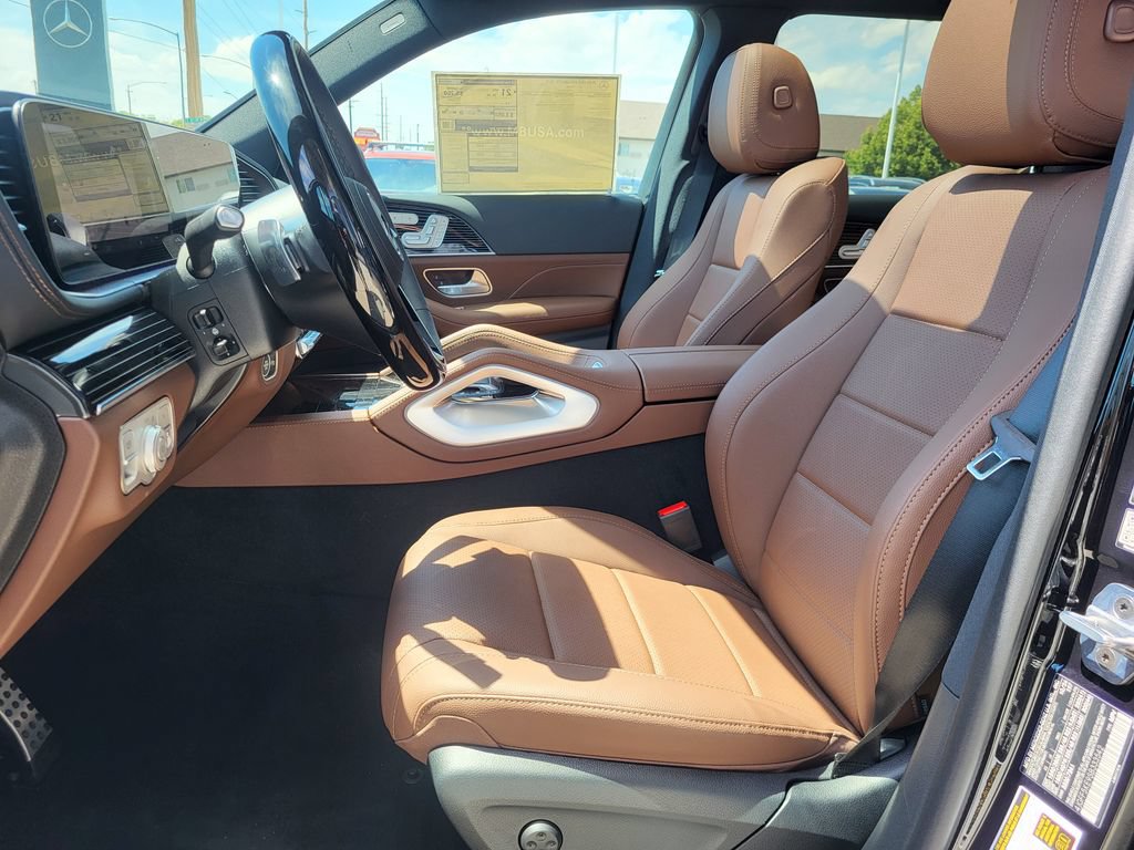 Used 2025 Mercedes-Benz GLS 450 4MATIC image 3