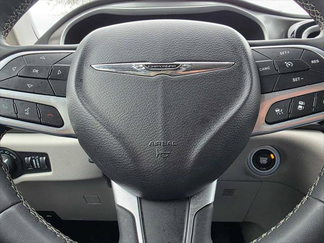 Used 2024 Chrysler Pacifica Touring-L FWD image 22
