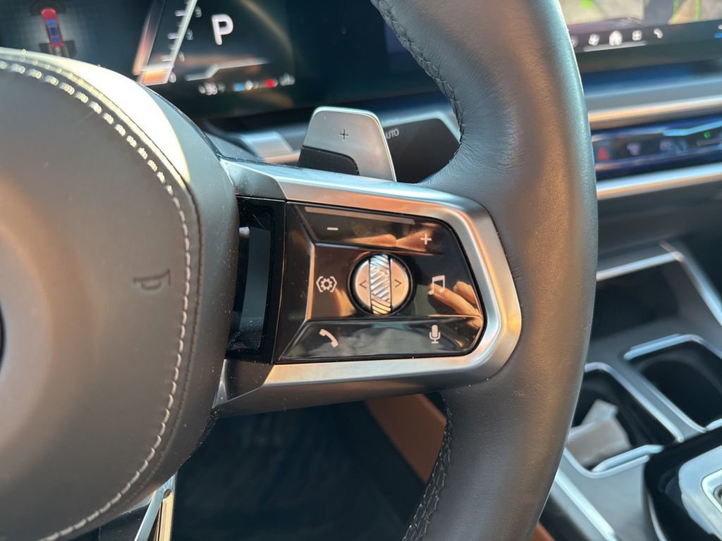 Used 2024 BMW 740i image 13