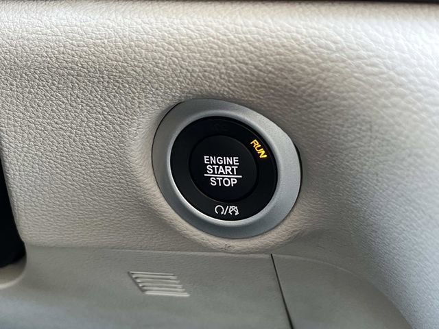 Used 2024 Chrysler Pacifica Limited FWD image 39