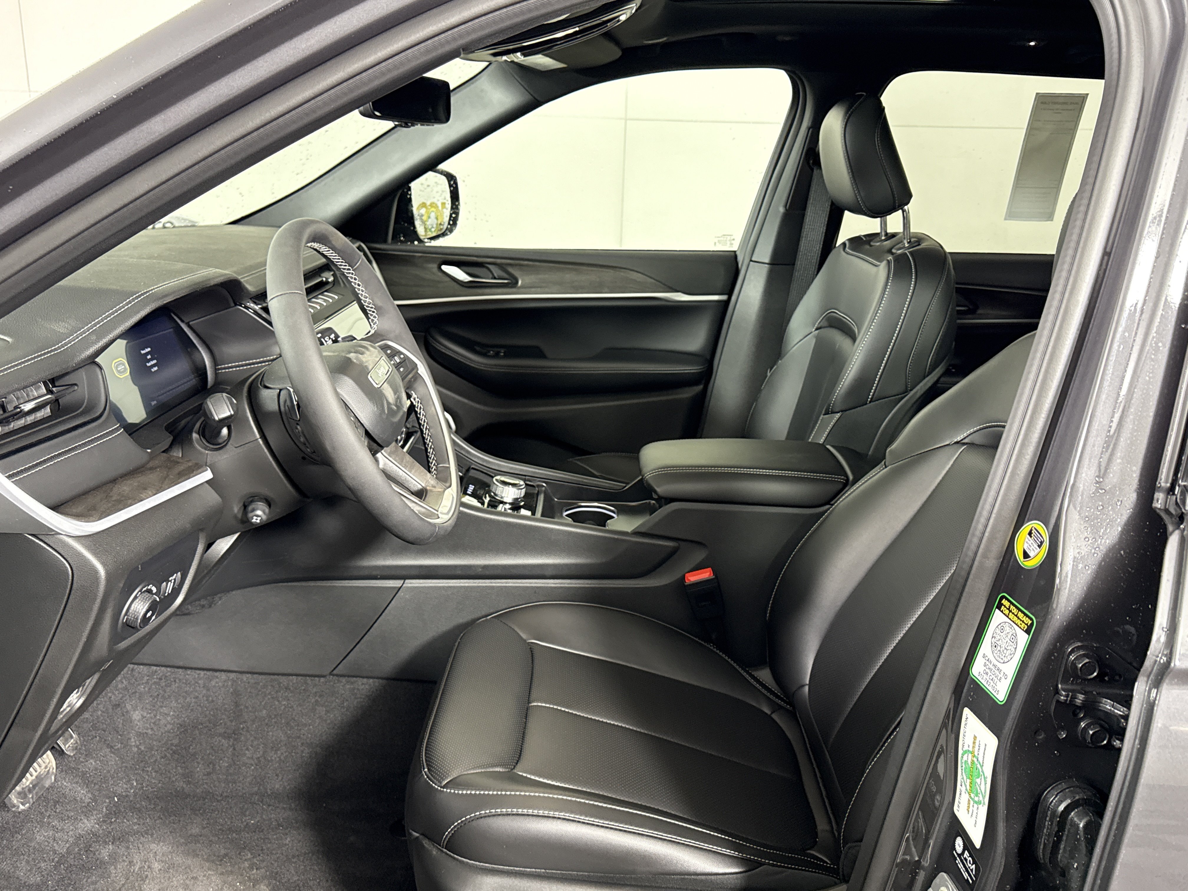 New 2026 Jeep Grand Cherokee Limited w/ Luxury Tech Group II AWD/4WD image 12