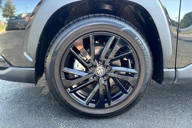 Used 2024 Toyota Corolla Cross AWD Hybrid w/ Moonroof Package image 9