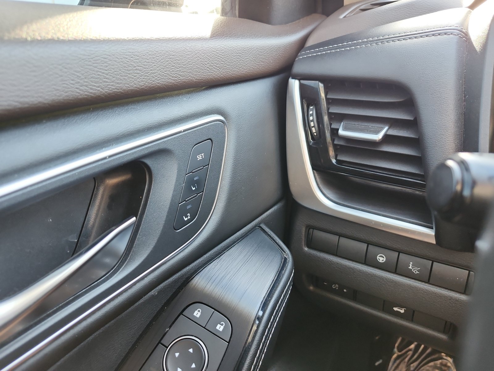 Used 2021 Nissan Rogue Platinum AWD/4WD image 24
