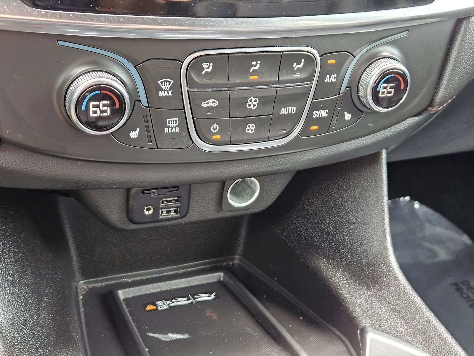Used 2023 Chevrolet Traverse RS image 22