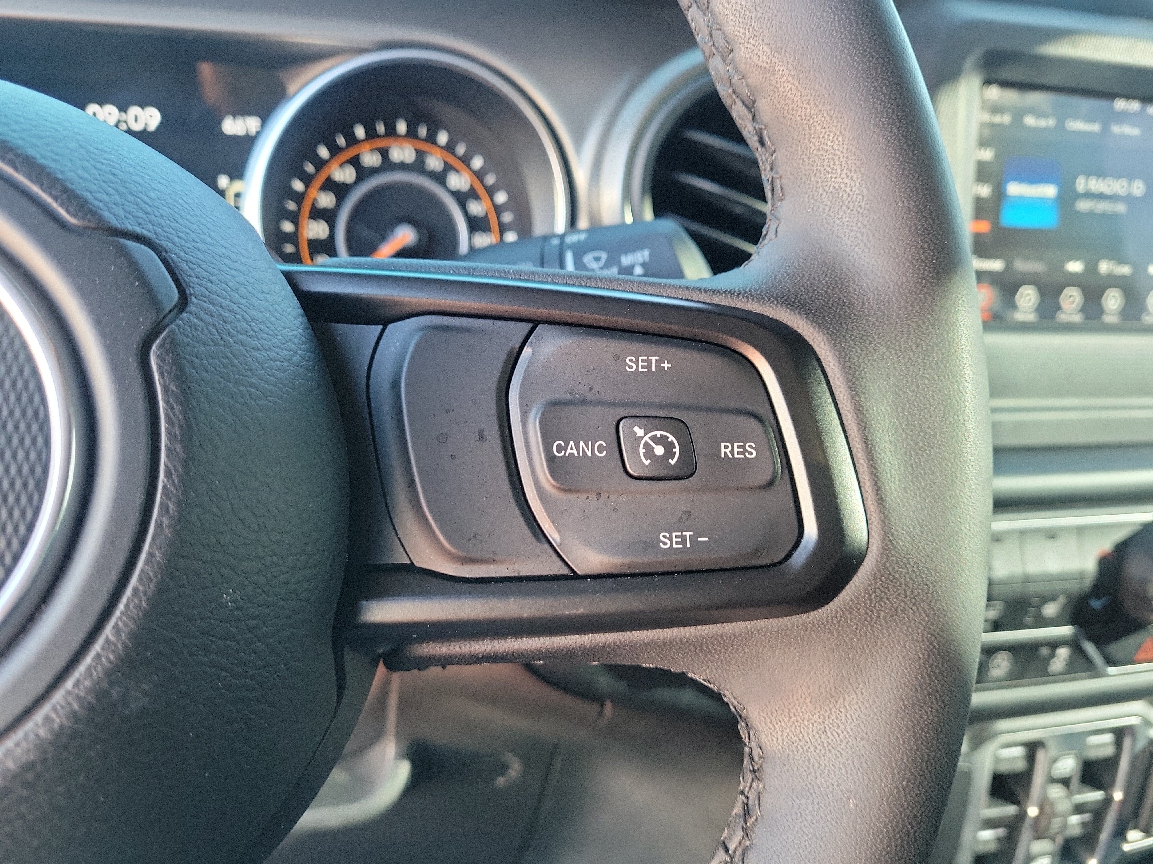 Used 2023 Jeep Gladiator Sport AWD/4WD image 22