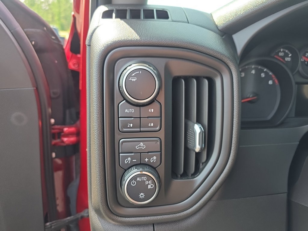 Used 2021 Chevrolet Silverado 1500 Custom Trail Boss AWD/4WD image 33