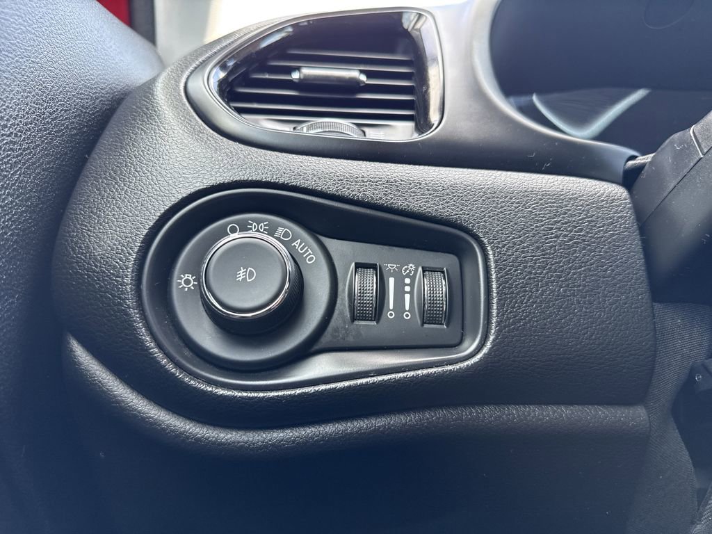 Used 2019 Jeep Renegade Altitude w/ Quick Order Package 2XM AWD/4WD image 32