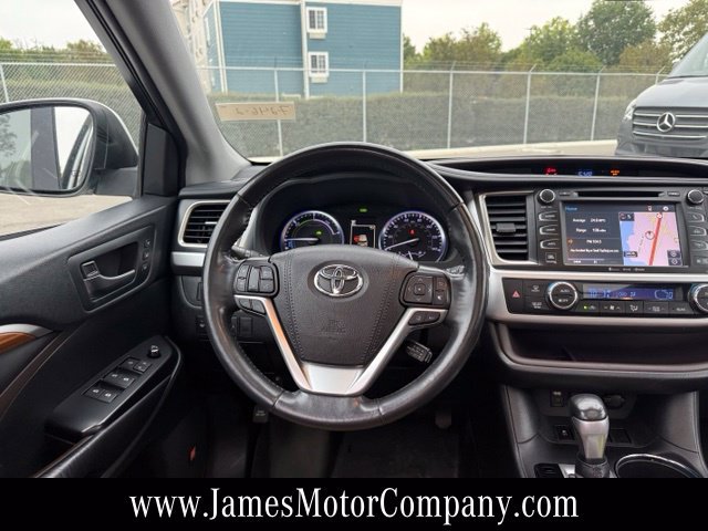 Used 2019 Toyota Highlander Limited Platinum AWD/4WD image 17