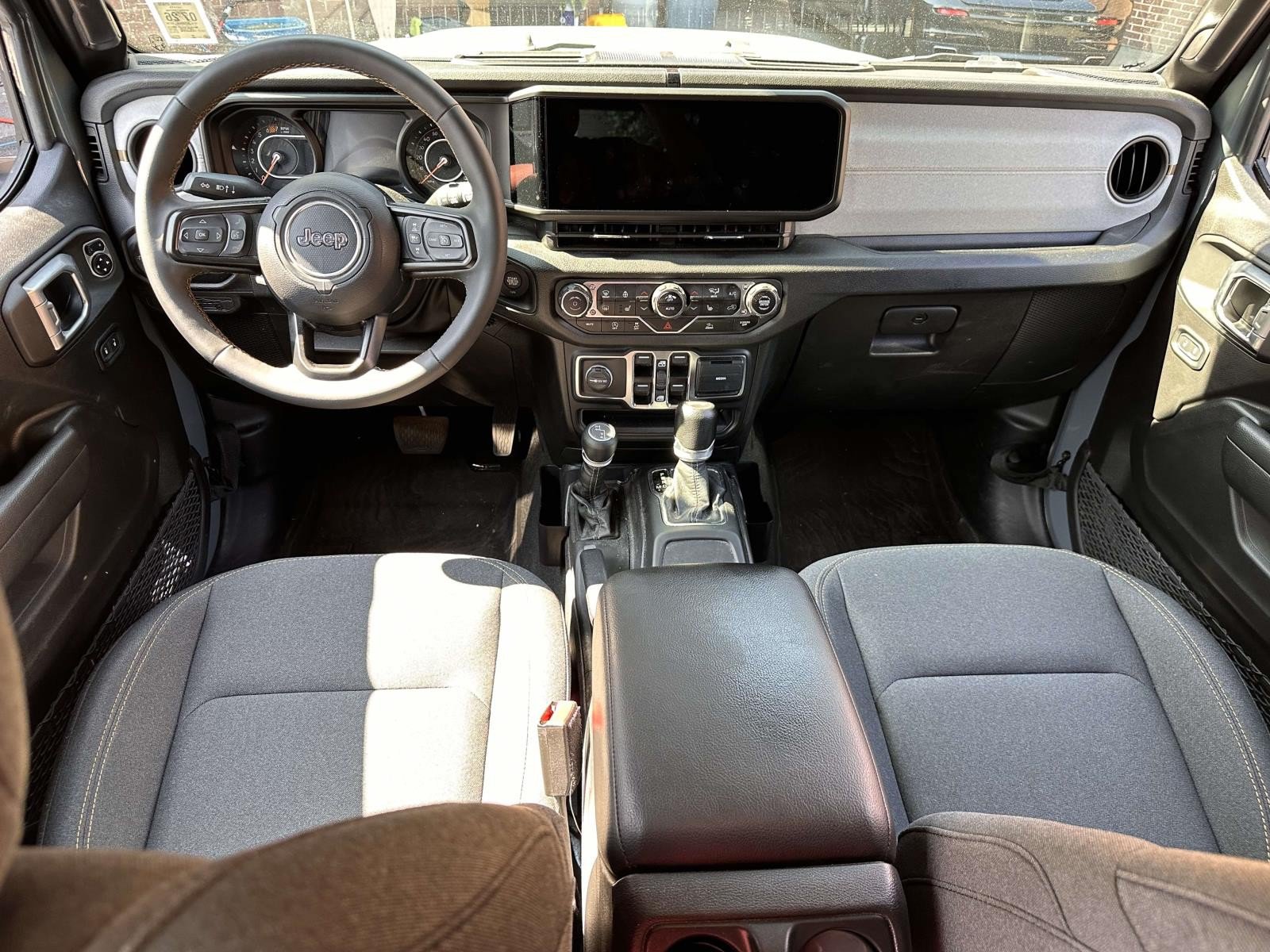 Used 2024 Jeep Wrangler Unlimited Sport AWD/4WD image 18
