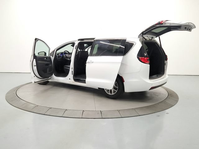 Used 2025 Chrysler Pacifica Select FWD image 14