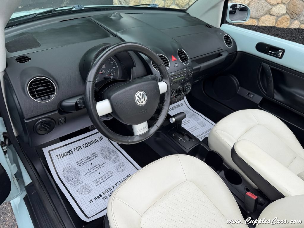 Used 2010 Volkswagen Beetle Final Edition FWD image 5