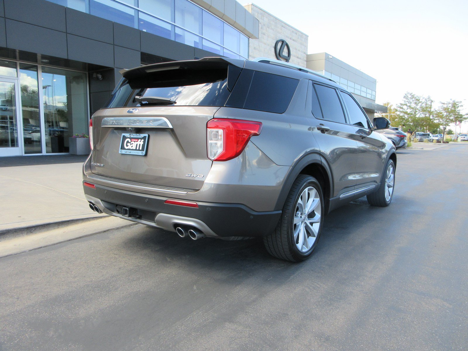 Used 2021 Ford Explorer Platinum w/ Equipment Group 601A AWD/4WD image 10