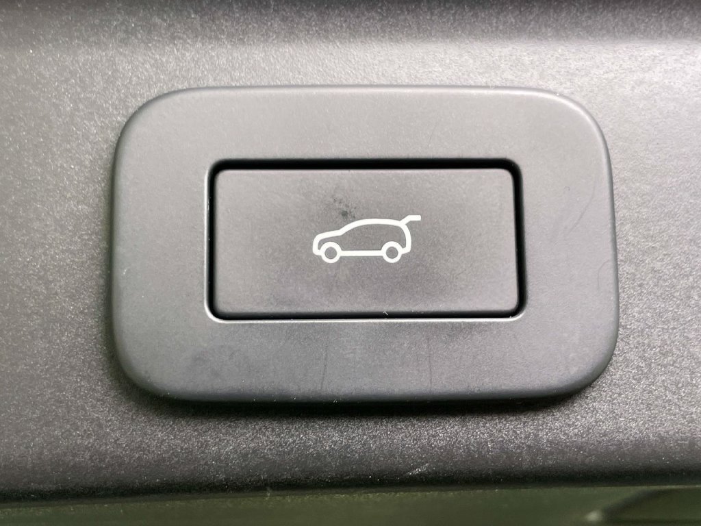 Used 2024 Jaguar F-PACE R-Dynamic S AWD/4WD image 17