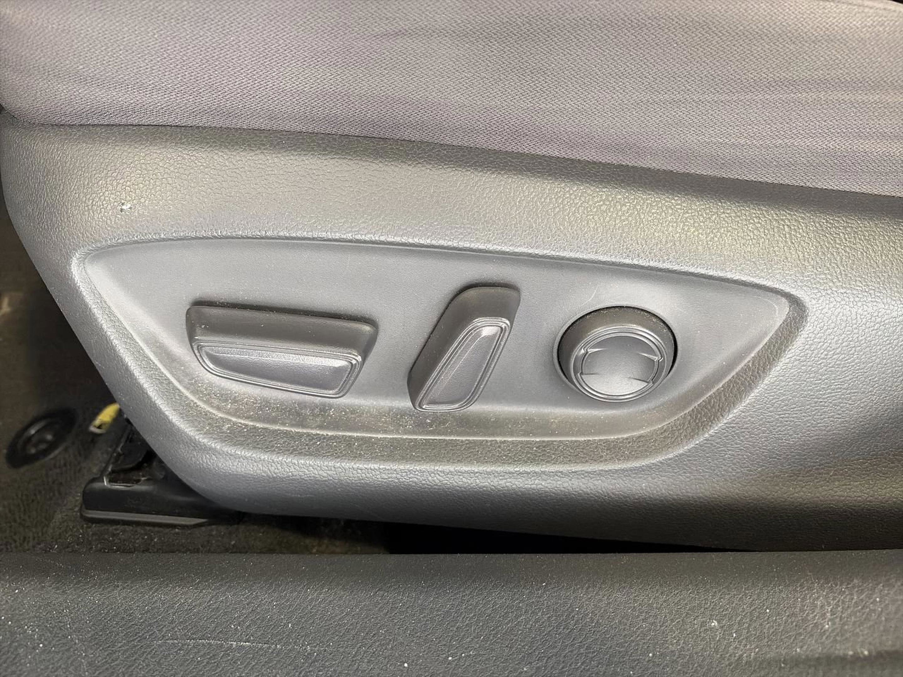 Used 2020 Toyota Camry LE image 15