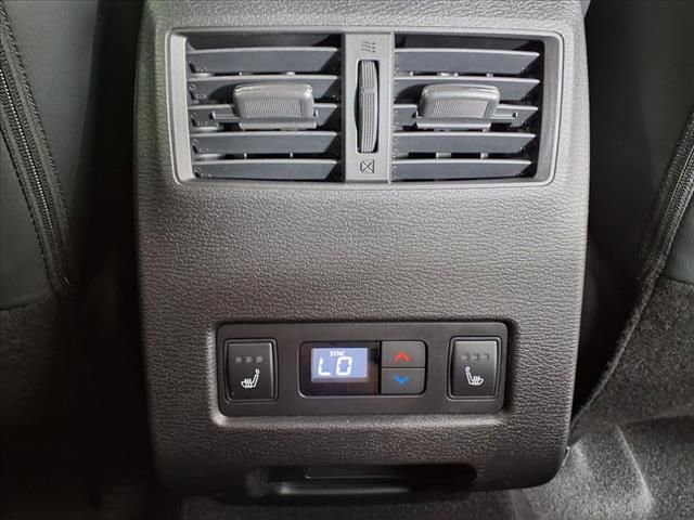 Used 2025 Mitsubishi Outlander SEL image 12