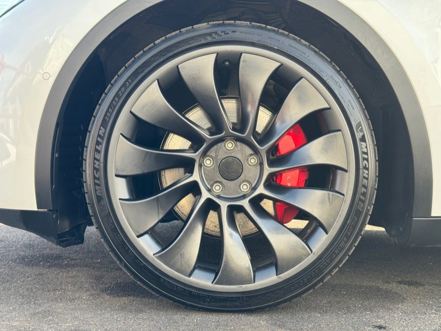 Used 2022 Tesla Model Y Performance image 15
