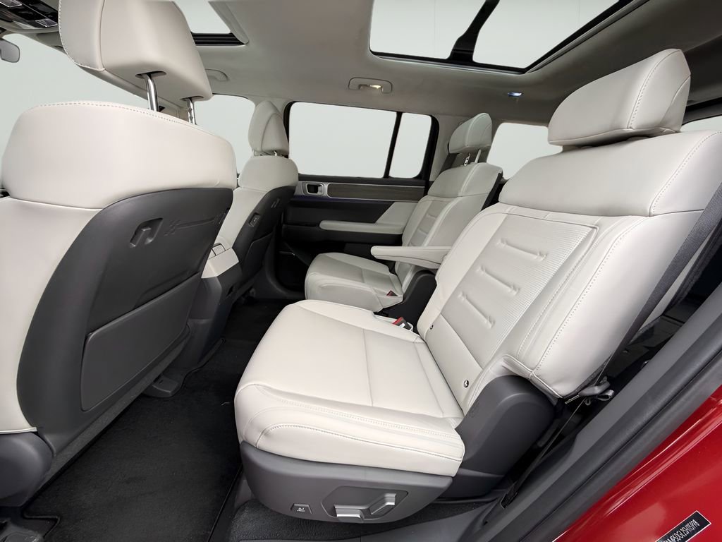 Used 2025 Hyundai Santa Fe Calligraphy image 16