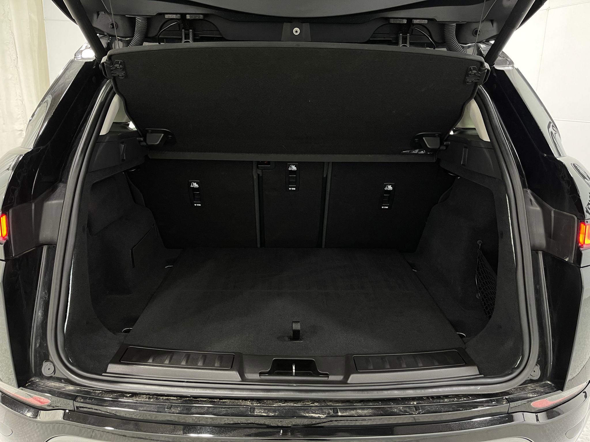 Used 2020 Land Rover Range Rover Evoque SE image 27