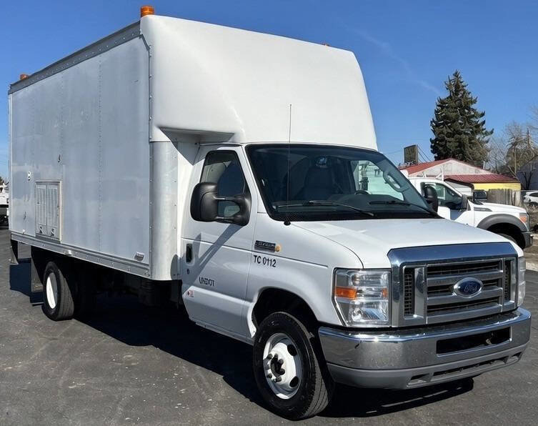 Used 2015 Ford E-450 and Econoline 450 Super Duty w/ Power Windows & Locks Group RWD image 1