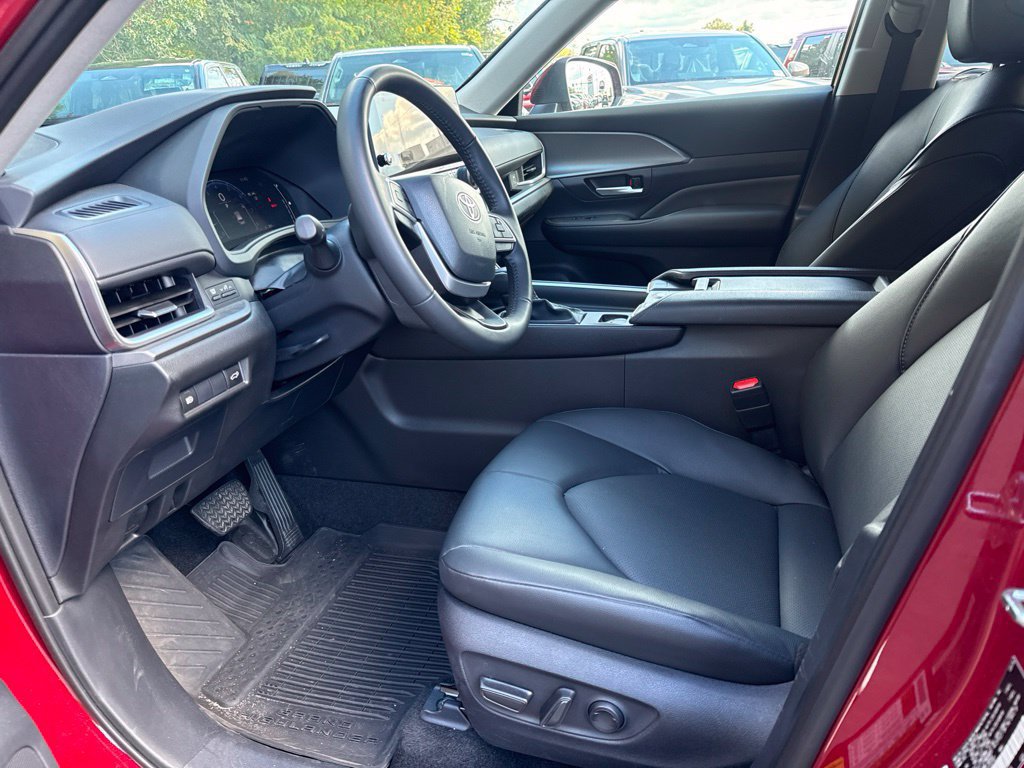 Used 2026 Toyota Grand Highlander AWD image 13