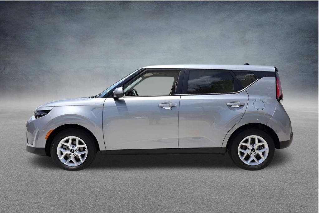 Used 2025 Kia Soul LX w/ LX Technology Package FWD image 9