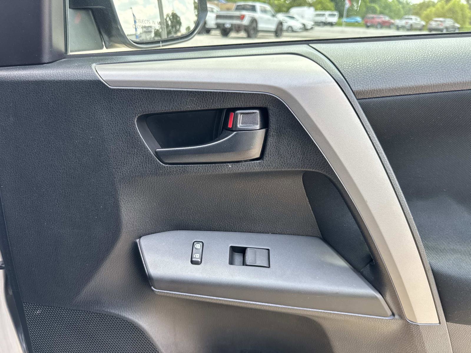 Used 2017 Toyota RAV4 LE FWD image 14
