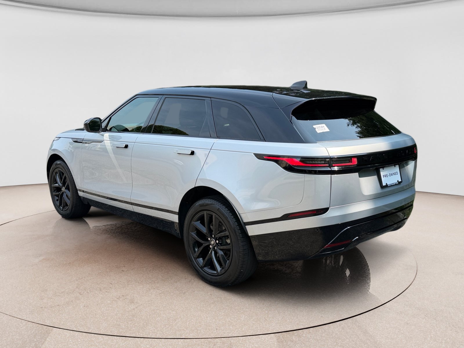 Used 2024 Land Rover Range Rover Velar Dynamic SE AWD/4WD image 3