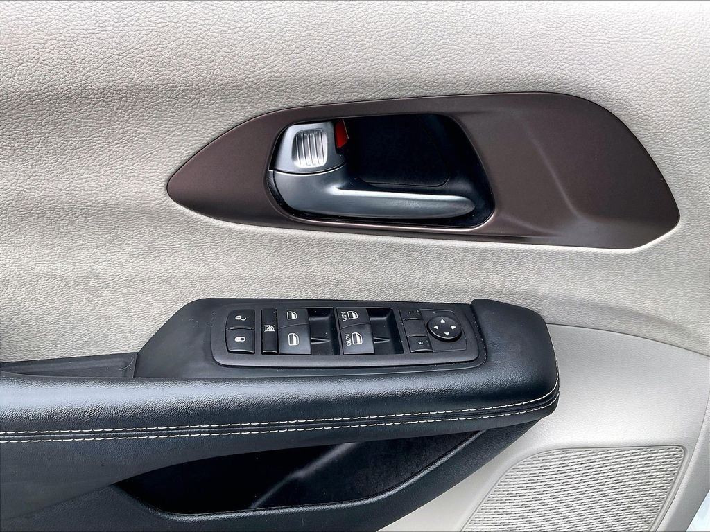 Used 2023 Chrysler Voyager LX FWD image 36