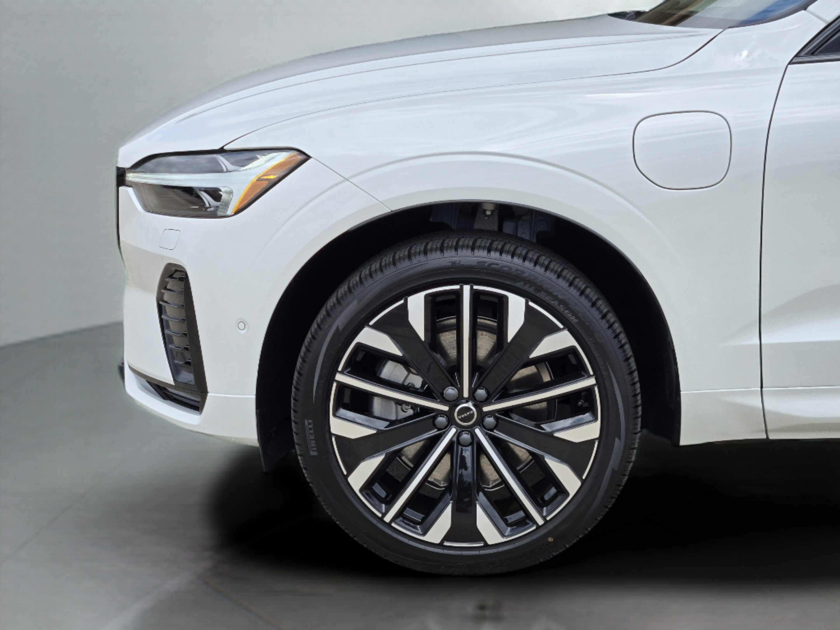 New 2026 Volvo XC60 T8 Ultra w/ Protection Package Premier AWD/4WD image 28