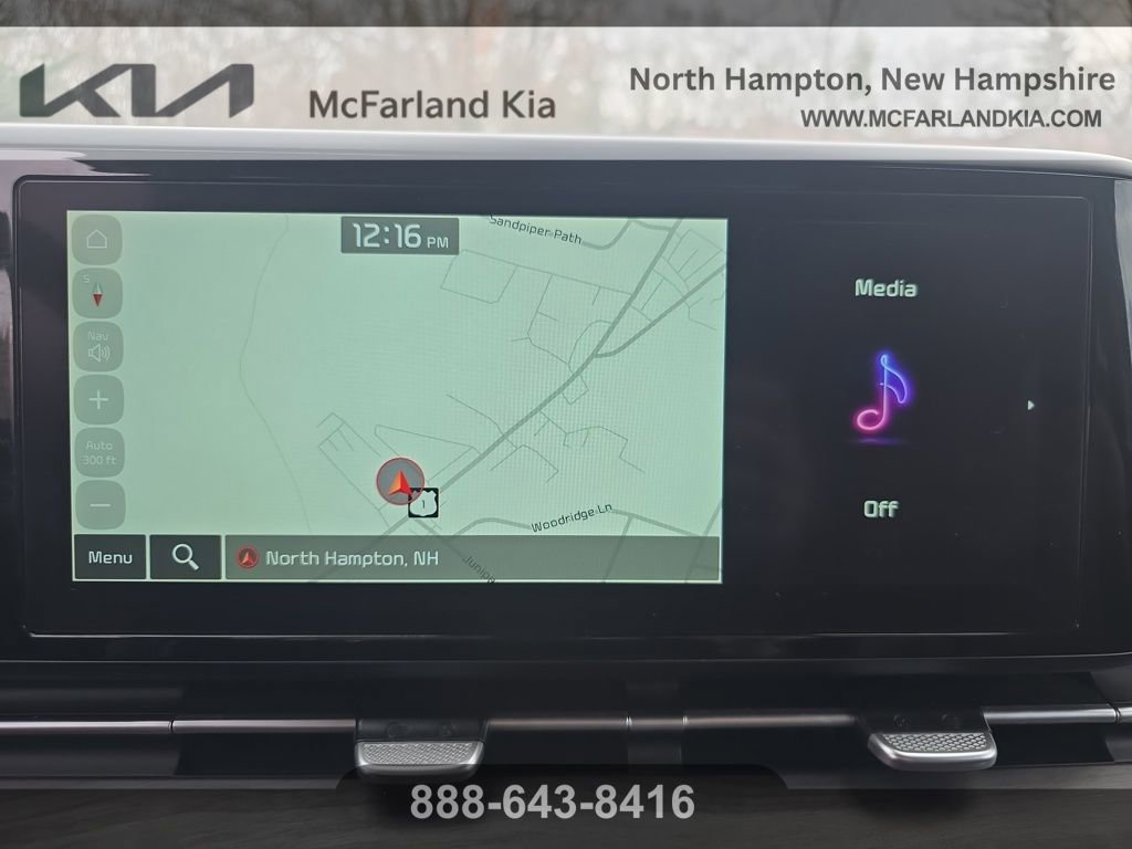 Used 2023 Kia Carnival EX image 21