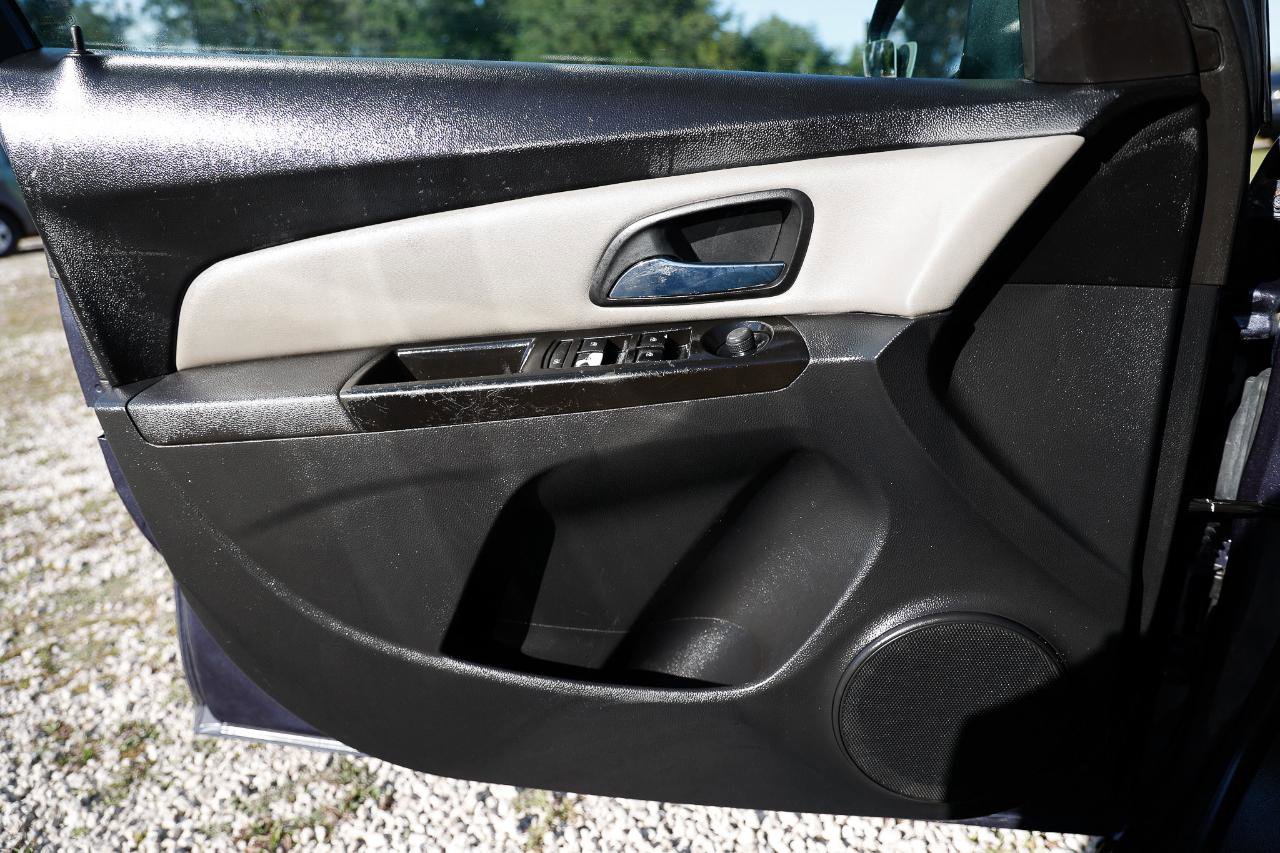 Used 2014 Chevrolet Cruze LS FWD image 29